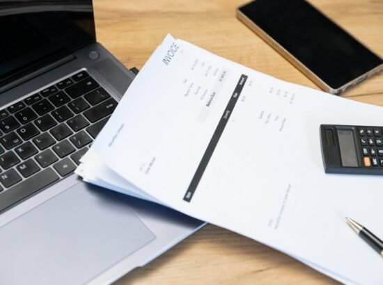 How to Manage Bookkeeping, Payroll and VAT for a Small Business in the UK